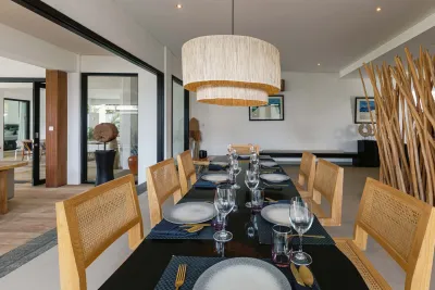 dining-area-luxury-beachside-villa-4-1