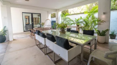 External-Dining-Luxury-Beach-Villa-Cemagi-2-1