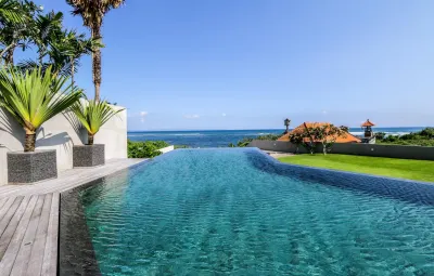 main-pool-luxury-beachside-villa-4-1