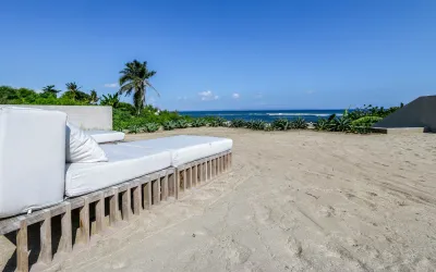 main-pool-luxury-beachside-villa-6-1