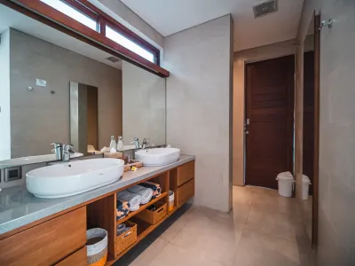 Marton-Luxury-Family-Villa-Berawa-Canggu-Bathrooms-1-2