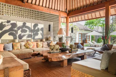 Luxury-Villa-Tiga-Puluh-7bed-centre-of-Seminyak-Bali-71