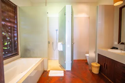 Bathroom-Luxury-Beachfront-Villa-Canggu-5