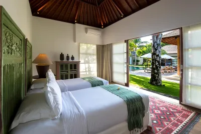 double-bed-bedroom-luxury-villa-seminyak