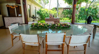 Dining-Area-Luxury-Beachfront-Villa-Canggu-4