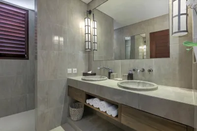 Bathrooms-Tangram-Luxury-Villas-Big-Groups-Seminyak-Bali-5