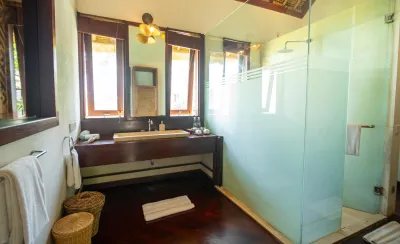 Bathroom-Luxury-Beachfront-Villa-Canggu-2
