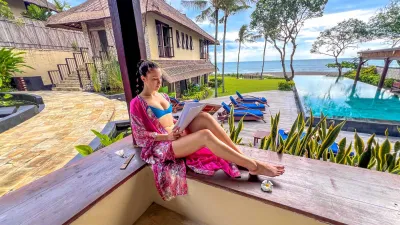 Dining-Area-Luxury-Beachfront-Villa-Canggu-5