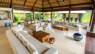 Dining-Area-Luxury-Beachfront-Villa-Canggu-2