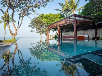 Pool-Luxury-Beachfront-Villa-Perenan-1