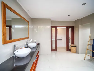 BATHROOOM-AMORE-4BED-LUXURY-FAMILY-VILLA-3