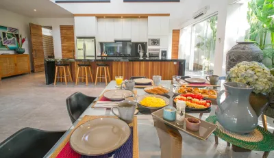 Breakfast-Desa-Berawa-Luxury-Villa-Canggu-1