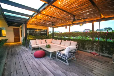 Outside-Area-Desa-Berawa-Luxury-Villa-Canggu-1