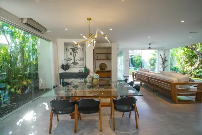 Dining-Desa-Berawa-Luxury-Villa-Canggu-1