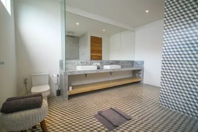 Master-Bathroom-Desa-Berawa-Luxury-Villa-Canggu-1