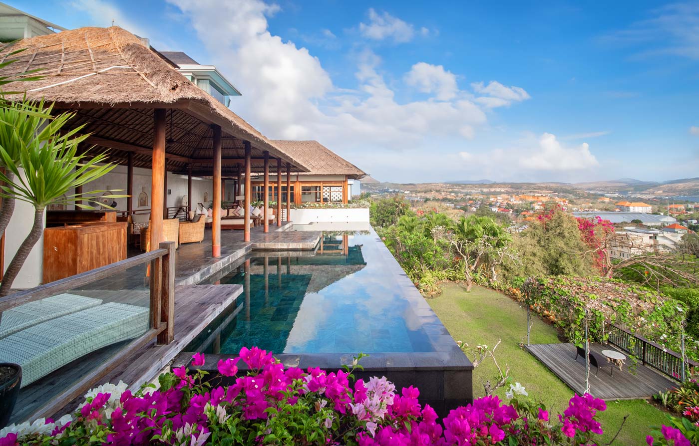 The Long House + Tiara Mas 13 bedroom villa